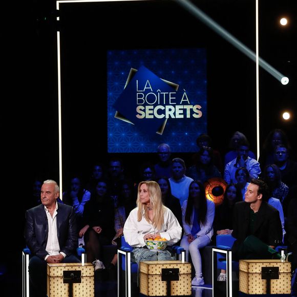 Exclusif Michel Fugain, Lara Fabian, Théo Curin - Enregistrement de l'émission "La Boîte à Secrets N°19" dans les studios de la Cité du Cinéma à Saint-Denis, présentée par F.Bollaert et diffusée le 3 janvier sur France 3
© Christophe Clovis / Bestimage