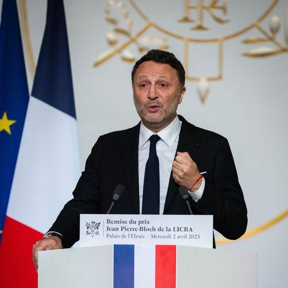 L'animateur Arthur (Jacques Essebag) lauréat  du prix Jean Pierre-Bloch de  la LICRA, à l Elysée, le 2 avril 2025.  © Eric Tschaen / pool / Bestimage