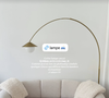 Autre astuce déco de Diane, son éclairage. Elle a fait le choix judicieux d'un lampadaire sur pied en arc doré surmonté d'un globe blanc qui vient se courber gracieusement au-dessus de son canapé. Le budget ? 174 euros chez l'enseigne.

Diane Leyre dévoile l'intérieur de son appartement parisien