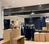 La SGM a accepté de céder le fonds de commerce à l'équipe dirigeante du magasin.

Photo des rayons vides au BHV Marais (Bazar de l'Hôtel de Ville) à Paris. Le 20 novembre 2025
Suite à l'arrivée du géant chinois Shein au 6e étage du Bazar de l'Hôtel de Ville, de nombreuses marques ont décidé de quitter ce grand magasin parisien. À tous les étages du magasin, les allées se désertifient et les rayonnages sont tristement vides.
© Céline Bonnarde / Bestimage