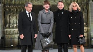 Carla Bruni renversante à la cérémonie de réouverture de Notre-Dame, l'ex-Première Dame recycle l'une de ses tenues les plus emblématiques !