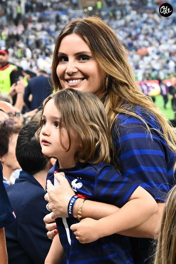 Dans cette dynamique d'investissement, le champion du monde est particulièrement bien accompagné au quotidien, puisque son épouse, Marine Lloris, est elle aussi pleinement impliquée dans le business. 

Marine Lloris dans les tribunes du match "France - Argentine (3-3 - tab 2-4)" en finale de la Coupe du Monde 2022 au Qatar, le 18 décembre 2022.

© Philippe Perusseau / Bestimage