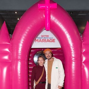 C'est lors d'un mariage en deux temps, à la mairie puis lors d'une cérémonie laïque, que les artistes se sont unis. Une journée emplie d'amour, où le duo était très entouré...

Éloïde Varlet et Jérémy Poppe lors de la première du film « Notre Tout Petit Petit Mariage » au cinéma UGC Cine Cité Bercy à Paris, en France, le 25 avril 2023. Photo : Aurore Maréchal/Abaca