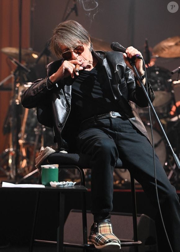 A en croire ses confidences, Jacques Dutronc "n'a jamais arrêté de fumer", toutefois "il a souvent arrêté de boire". 

Jacques Dutronc et Thomas Dutronc en showcase de leur tournée "Dutronc & Dutronc" au Centre Evénementiel de Courbevoie le 11 avril 2022 © Coadic Guirec/Bestimage