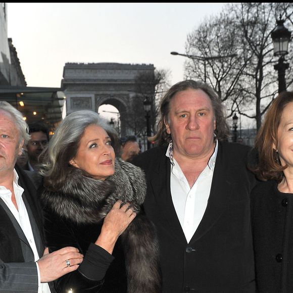 Il avait dirigé Nathalie Baye dans son film "Je n'ai rien oublié" aux côtés de Niels Arestrup, Françoise Fabian et Gérard Depardieu.

Niels Arestrup, Françoise Fabian, Gérard Depardieu et Nathalie Baye à l'avant-première de "Je n'ai rien oublié" de Bruno Chiche au cinéma Publicis à Paris.

© VEEREN / BESTIMAGE