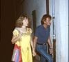Ses anciens voisins évoquent une femme discrète, loin des mondanités.

Nathalie Baye et Johnny Hallyday en 1983 à Fréjus ©) Daniel Angeli / BestImage