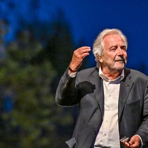 Exclusif - Pierre Arditi lors de la troisième édition des Théâtrales d'Eze à l'oppidum du Col d'Eze, le 2 août 2025. © Bruno Bebert / Bestimage
