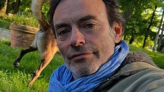 Anthony Delon pas vu sur "le sol de la Croisette" mais il profite à des centaines de km de Cannes d'une autre douceur de vivre