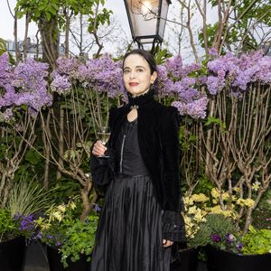 Elle a évoqué un épisode méconnu de sa vie, la fois où elle a fui son mariage quelques jours avant les festivités. 

Amélie Nothomb pose lors de la remise du prix littéraire "La Closerie des Lilas" à la Closerie des Lilas à Paris, le 18 avril 2023. © Pierre Perusseau/Bestimage