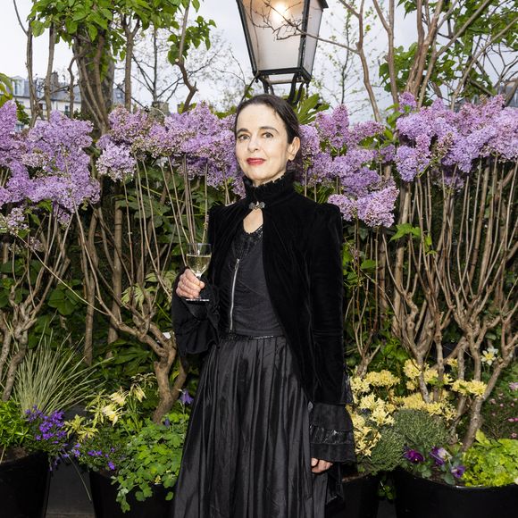 Elle a évoqué un épisode méconnu de sa vie, la fois où elle a fui son mariage quelques jours avant les festivités. 

Amélie Nothomb pose lors de la remise du prix littéraire "La Closerie des Lilas" à la Closerie des Lilas à Paris, le 18 avril 2023. © Pierre Perusseau/Bestimage