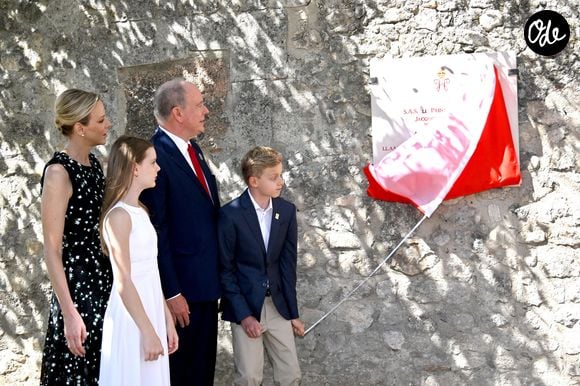 Le prince Albert II de Monaco, la princesse Charlène de Monaco, le prince Jacques de Monaco, marquis des Baux et la princesse Gabriella de Monaco lors de leur visite officielle aux Baux-de-Provence, France, le 5 septembre 2026. © Bruno Bebert/Bestimage