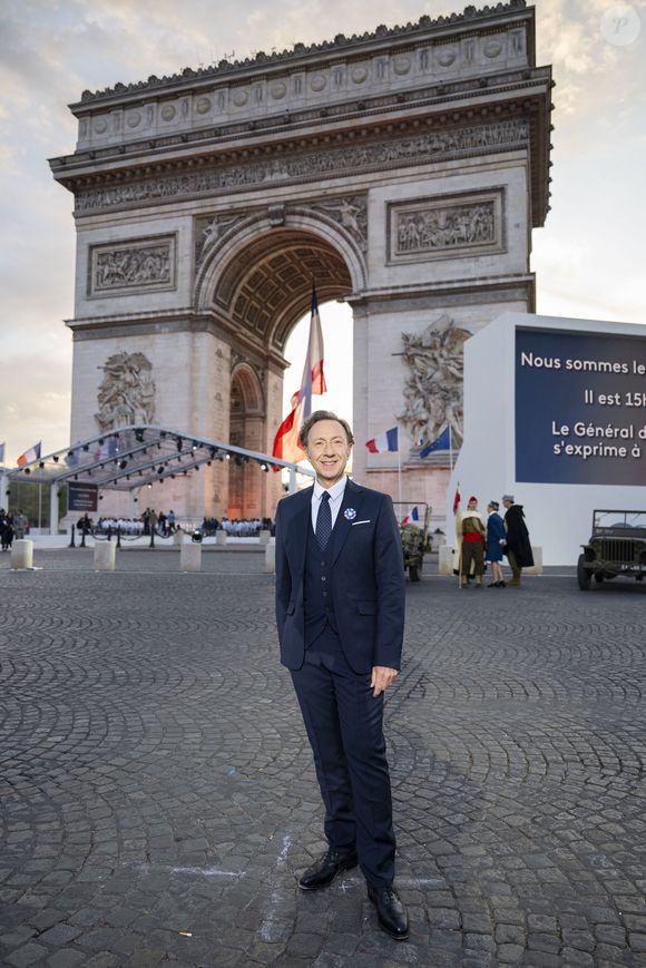 Exclusif - Stéphane Bern - Emission "Le concert pour la paix" sur les Champs-Elysées à Paris, retransmis en direct sur France 2, le 8 mai 2025. © Christophe Clovis - Pierre Perusseau / Bestimage