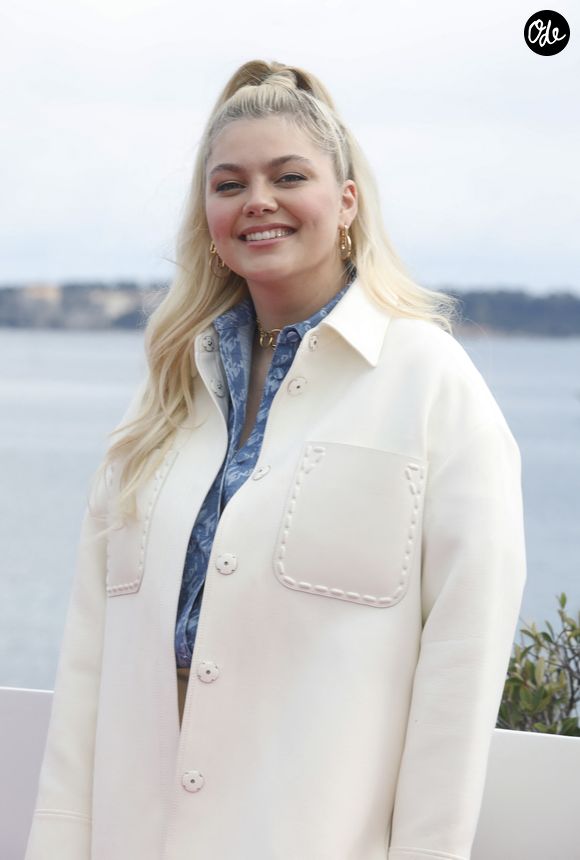 Louane Emera - Photocall de la série "Visions" lors de la 5ème saison du festival International des Séries "Canneseries" à Cannes, France, le 3 avril 2022. © Denis Guignebourg/Bestimage