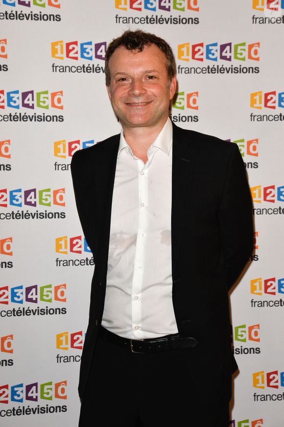 Axel de Tarlé aura aussi l'immense de privilège de pouvoir s'entretenir avec Corine Imbert, rapporteure de la proposition de loi sur la lutte contre les déserts médicaux en plus du jeune médecin Martial Jardel, aussi fondateur de l'association Médecins Solidaires.

Axel de Tarlé lors du photocall de la présentation de la nouvelle dynamique 2017-2018 de France Télévisions. Paris, le 5 juillet 2017.
© Guirec Coadic/Bestimage
