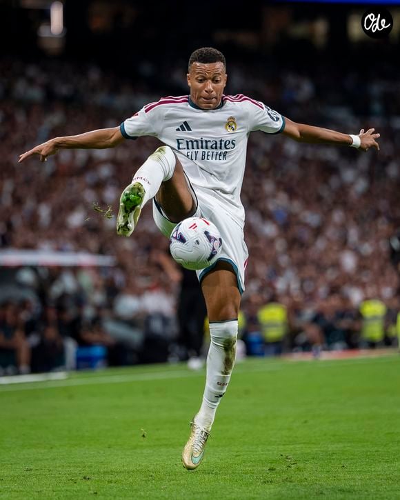 Kylian Mbappé, du Real Madrid CF, contrôle le ballon lors du match de football de LaLiga EA Sports opposant le Real Madrid CF au Rayo Vallecano de Madrid, au stade Santiago Bernabéu, le 12 septembre 2026 à Madrid, en Espagne.
 (Credit Image: © Alberto Gardin/ZUMA Press Wire) | 00769708