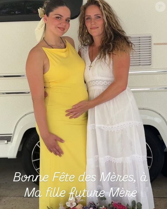 C’est Cinthya qui a annoncé la nouvelle avec émotion sur les réseaux sociaux, à travers une vidéo touchante à la maternité.
La famille Bellocq, participants de "Familles nombreuses, la vie en XXL", sur TF1. @famille_bellocq_officiel_tf1