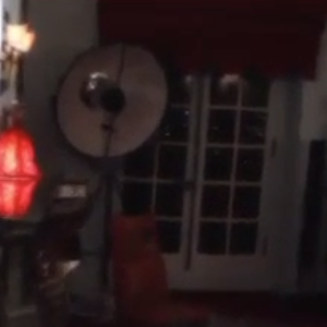 Visite guidée de l'appartement de Thierry Ardisson, situé au 214 rue de Rivoli dans le 1er arrondissement de Paris.