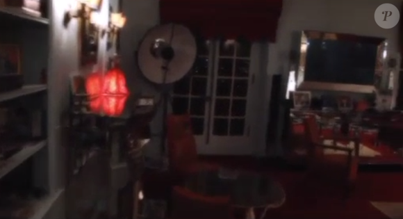 Visite guidée de l'appartement de Thierry Ardisson, situé au 214 rue de Rivoli dans le 1er arrondissement de Paris.