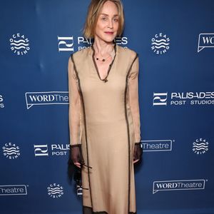 Son secret de forme repose sur des séances d'aquagym qu'elle pratique de manière assidue cinq jours par semaine.

Sharon Stone, à The Ocean : Our Liquid Universe au Saban Theatre à Los Angeles le 19 mars 2026
© AdMedia via ZUMA Press / Bestimage Wire / Bestimage)