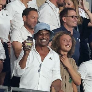 Yannick Noah et son fils Joalukas - People dans les tribunes lord du match d'ouverture de la Coupe du Monde de Rugby France 2023 avant le match de la Poule A entre la France et la Nouvelle-Zélande au Stade de France à Saint-Denis le 8 septembre 2023.  © Dominique Jacovides/Bestimage