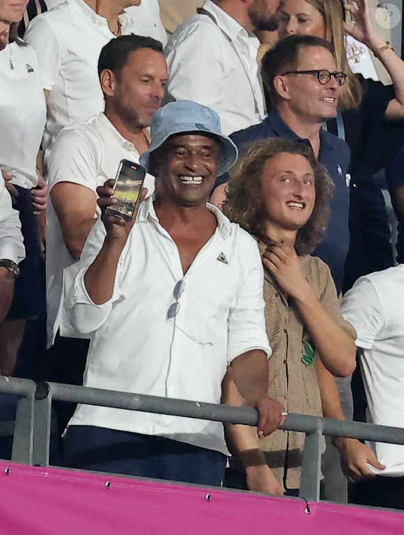 Yannick Noah et son fils Joalukas - People dans les tribunes lord du match d'ouverture de la Coupe du Monde de Rugby France 2023 avant le match de la Poule A entre la France et la Nouvelle-Zélande au Stade de France à Saint-Denis le 8 septembre 2023.  © Dominique Jacovides/Bestimage