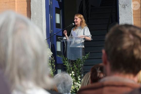 Cathy Immelen (RTBF) - 300 personnes réunies pour rendre hommage à Emilie Dequenne dans sa ville de Chièvres (Belgique), le 9 avril 2025, quelques semaines après son décès prématuré, survenu le 16 mars 2025. © Photonews / Bestimage