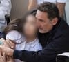 Très tendres, Guillaume Canet et Gilles Lellouche ont fait aussi quelques câlins à leurs enfants pendant la finale.
Gilles Lellouche et sa fille Ava en tribunes lors de la finale messieurs des Internationaux de France de Tennis de Roland Garros 2025 (jour 15), à Paris, France, le 8 juin 2025. © Cyril Moreau/Bestimage