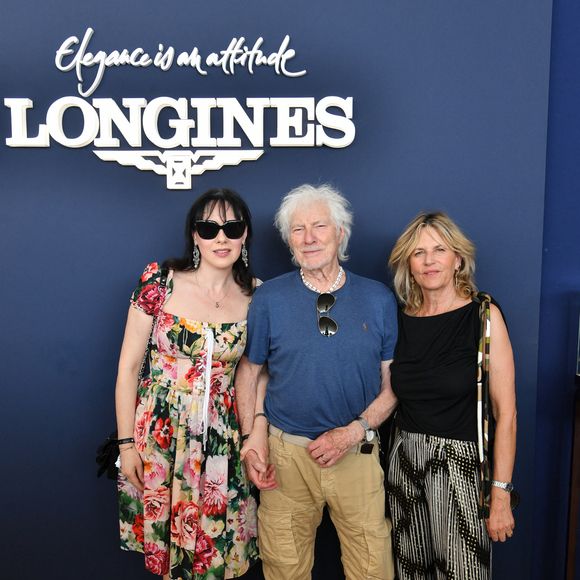 Exclusif - Hugues Aufray, sa femme Murielle et Virginie Coupérie-Eiffel dans l’espace VIP “le Pavillon Eiffel,” lors de la 12ème édition Longines Paris Eiffel Jumping au pied de la Tour Eiffel sur le Champ-de-Mars à Paris, France le 20 juin 2026

© Perusseau / Veeren / Bestimage