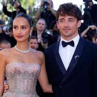 Aux côtés de Charles Leclerc en Hongrie, Alexandra Leclerc captive tous les regards grâce à ses looks qui sentent bon l'été et mettent sa silhouette en valeur