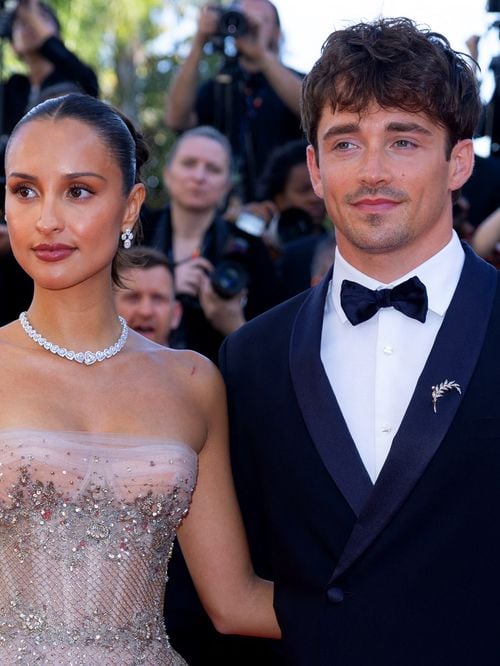 Aux côtés de Charles Leclerc en Hongrie, Alexandra Leclerc captive tous les regards grâce à ses looks qui sentent bon l'été et mettent sa silhouette en valeur