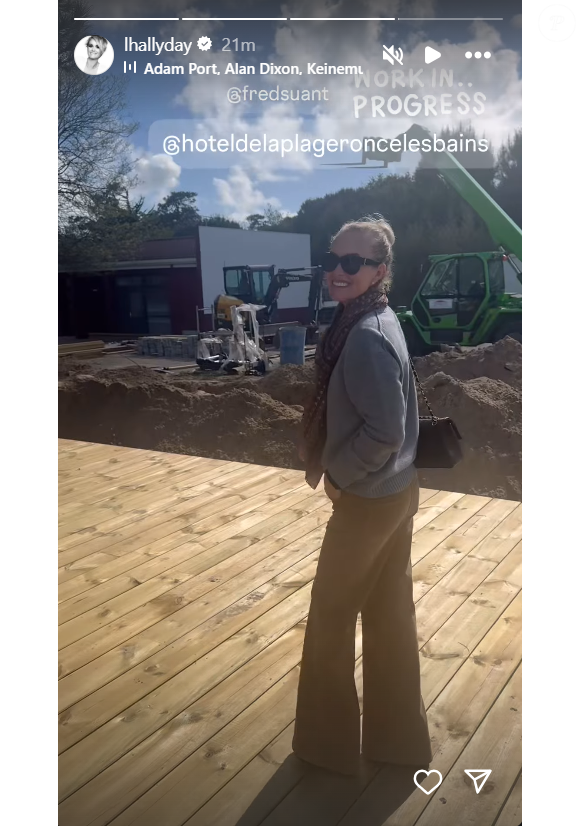 Le lendemain, elle est allée faire un tour sur le chantier de son compagnon.