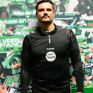 EXCLUSIF - Portrait de Florent Manaudou - Match des héros au stade Geoffroy-Guichard de Saint-Etienne le 31 mai 2026. Les Légendes des Verts et la Team des Héros ont fait le spectacle ce dimanche soir à Geoffroy-Guichard (3-4). Ovationnés par plus de 17 000 spectateurs, leur participation, et celle du peuple Vert, va permettre de faire avancer la recherche contre la maladie de Charcot. © Romain Doucelin/Bestimage