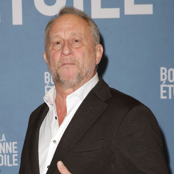 À cette occasion, il a délivré un message fort à destination des femmes.

Benoît Poelvoorde lors de l'avant-première du film "La bonne étoile" au cinéma UGC Ciné Cité Bercy à Paris le 27 octobre 2025.

© Coadic Guirec / Bestimage