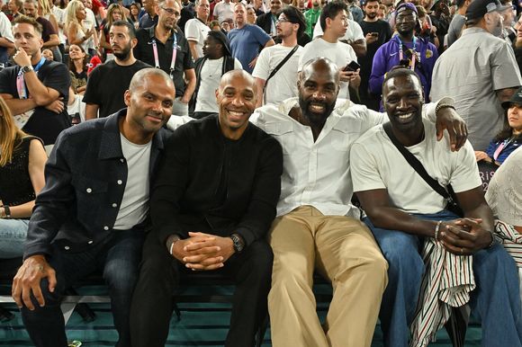 Tony Parker, Thierry Henry, Teddy Riner et Omar Sy assistent au match de la médaille d'or de la finale du basket-ball masculin entre l'équipe de France et l'équipe des États-Unis le 10 août 2024 à Paris, France. Photo by Laurent Zabulon/ABACAPRESS.COM