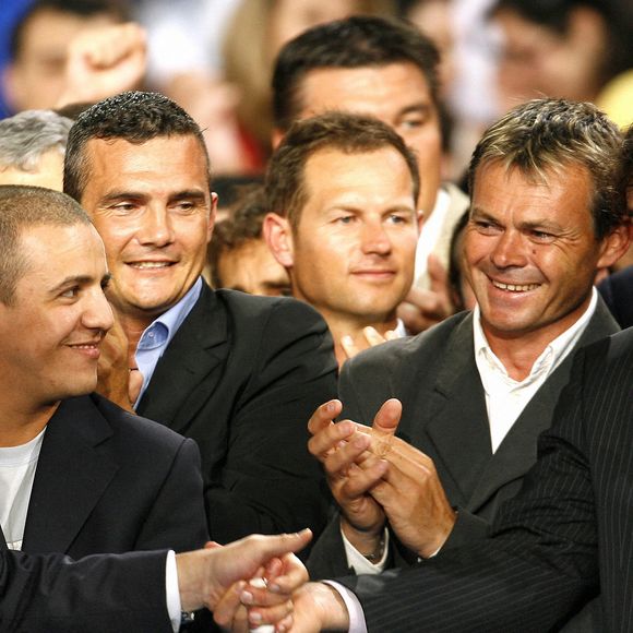 Nicolas Sarkozy, Faudel, Richard Virenque, Edgard Grospiron, Patrice Martin, Christophe Dominici lors du meeting de Sarkozy à Paris Bercy, le 29 avril 2007. Photo par Bisson-Taamallah-Orban/ABACAPRESS.COM"
