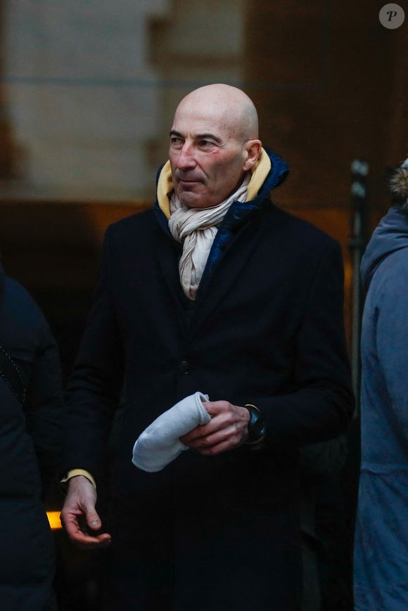 Nicolas Canteloup à la sortie des obsèques de Jean-Luc Petitrenaud en l'église Saint-Pierre-du-Gros-Caillou à Paris, France, le 17 janvier 2025. © Christophe Clovis/Bestimage