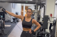 Vitaa en pleine séance à la salle de sport