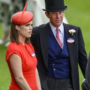 Les deux publications ont suscité de nombreuses félicitations, les internautes se disant déjà sous le charme de la petite fille.

La princesse Eugenie d'York et son mari Jack Brooksbank lors de la cinquième journée du meeting hippique de Royal Ascot, à Ascot (Royaume-Uni), le 21 juin 2025.

© Zuma Press / Bestimage