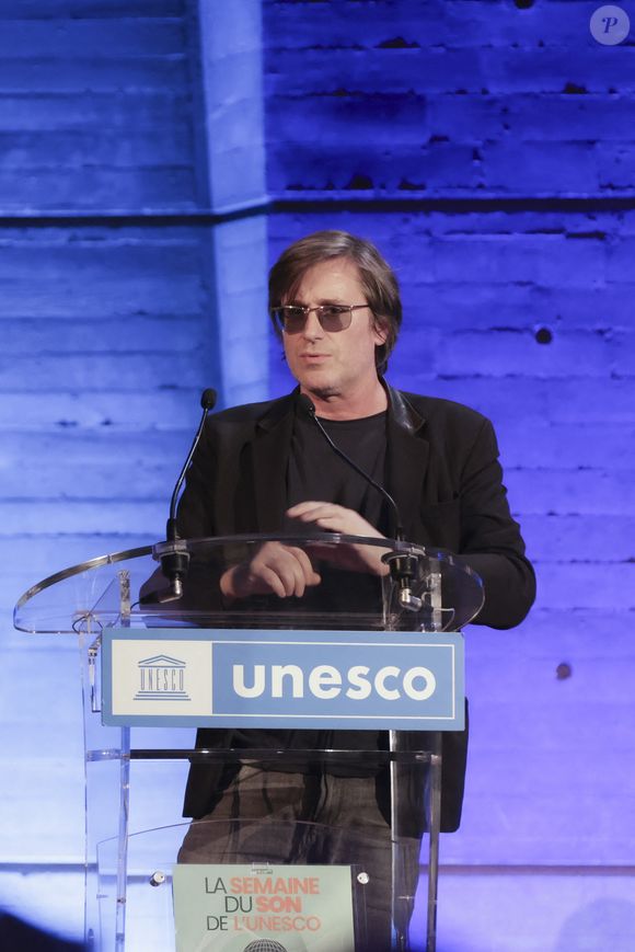 Thomas Dutronc -  Soirée d’ouverture de la 21ème édition de La Semaine du Son de L’Unesco à Paris le 15 janvier 2024. La Semaine du Son sensibilise le public et tous les acteurs de la société à l'importance des sons et de la qualité de notre environnement sonore © Jack Tribeca / Bestimage
