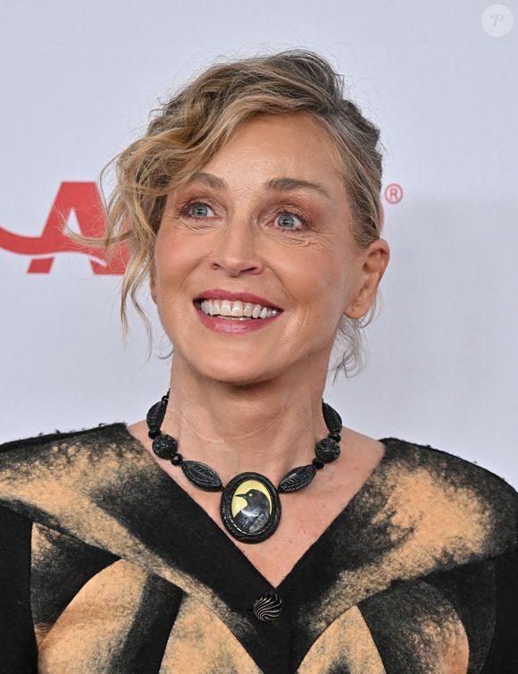 Sharon Stone arrive à la cérémonie des 2026 Annual Movies for Grownups Awards with AARP qui se tient au Beverly Wilshire, A Four Seasons Hotel le 10 janvier 2026 à Beverly Hills Ca.
 Photo by Starbuck/ AFF/ABACAPRESS.COM