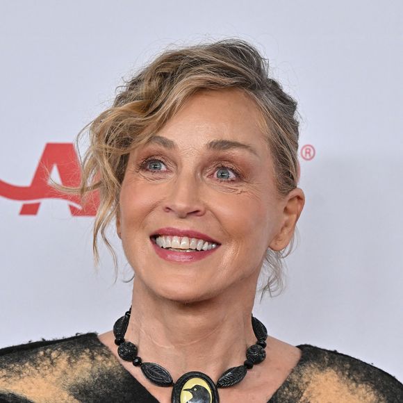 Sharon Stone arrive à la cérémonie des 2026 Annual Movies for Grownups Awards with AARP qui se tient au Beverly Wilshire, A Four Seasons Hotel le 10 janvier 2026 à Beverly Hills Ca.
 Photo by Starbuck/ AFF/ABACAPRESS.COM