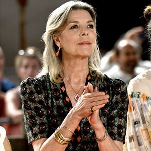 Une cérémonie qui a récompensé les engagements des deux femmes au fil des années.

 La princesse Caroline de Hanovre lors de la 3ème journée du Jumping International de Monte-Carlo, le 5 juillet 2025. Photo by Bruno Bebert/Bestimage