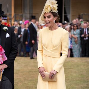 Elle avait opté pour un look printanier très frais, composé d’une robe en crêpe jaune de la maison Emilia Wickstead.
La princesse de Galles lors de la Royal Garden Party au palais de Buckingham, Londres, Angleterre, Royaume-Uni, le 20 mai 2025. © Aaron Chown/PA Wire/ABACAPRESS.COM