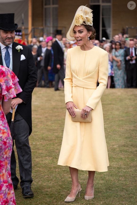 Elle avait opté pour un look printanier très frais, composé d’une robe en crêpe jaune de la maison Emilia Wickstead.
La princesse de Galles lors de la Royal Garden Party au palais de Buckingham, Londres, Angleterre, Royaume-Uni, le 20 mai 2025. © Aaron Chown/PA Wire/ABACAPRESS.COM