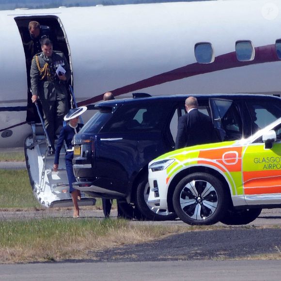 Le prince William et son épouse Kate Middleton à l'aéroport de Glasgow en Écosse, le 22 mai 2025.  Backgrid UK/ Bestimage