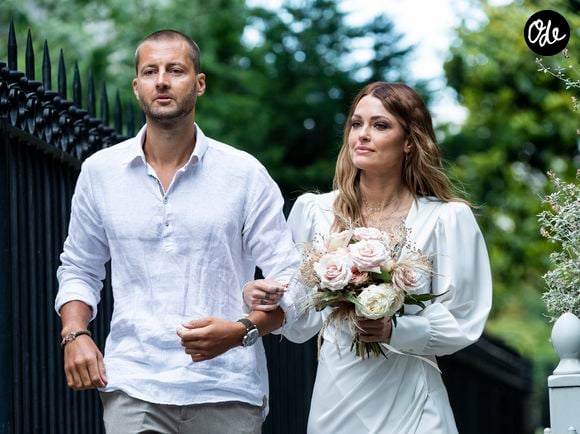 Caroline Receveur et son frère à la Mairie du 16ème arrondissement à Paris pour son mariage, le 11 juillet 2020.

Agence/Bestimage