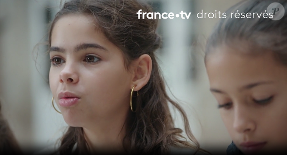 Lila, la fille de Mélissa Theuriau et Jamel Debbouze, dans un documentaire diffusé sur France 2, le 16 décembre 2025.

Photo : France 2