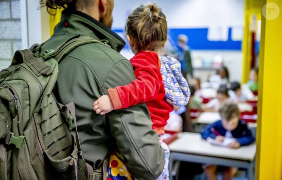 Cependant, il laisse aussi souvent les parents dans le désarroi face aux larmes de leurs petits


Illustration - Les enfants retournent à l'école après les vacances d'été pour la nouvelle année scolaire, le 1er septembre 2025 à Rotterdam, Pays-Bas. Photo by robin Utrecht/ABACAPRESS.COM