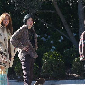 Ben Affleck et Jennifer Lopez filment Seraphina and Max en faisant du skateboard à Los Angeles, Ca, USA, le 11 février 2023. Photo par BauerGriffin/INSTARimages/ABACAPRESS.COM