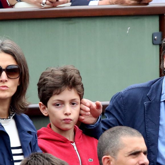 Guillaume Gallienne avec sa femme Amandine et leur fils Tado dans les tribunes de la finale homme des internationaux de France de Roland Garros à Paris le 5 juin 2016. © Moreau-Jacovides / Bestimage